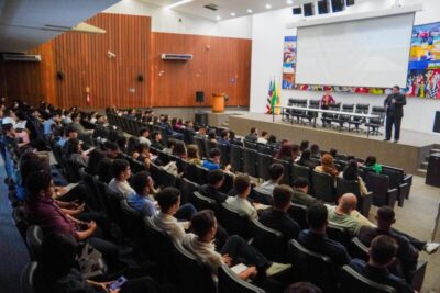 Assembleia oferece formação prática em processo legislativo a alunos da UNDB