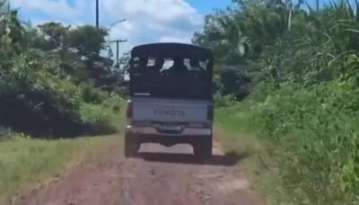 Mesmo com contrato de R$ 7 milhões para o transporte escolar, alunos de Ribamar são transportados em pau de arara