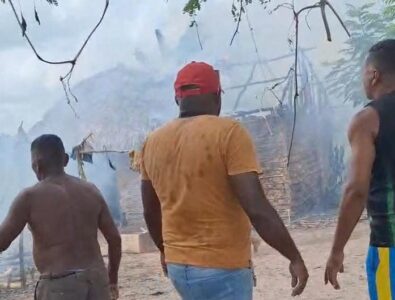 Casa de taipa pega fogo após panela de pressão explodir na zona rural de Olinda Nova do Maranhão