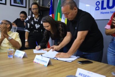 Fred Campos dá posse a mais de 40 servidores da educação em Paço do Lumiar