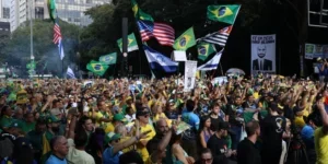 Ato na Avenida Paulista reúne 12 mil em apoio a Bolsonaro e com críticas ao STF