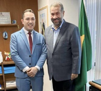 Prefeito André da Ralpnet discute com Ministro Carlos Lupi a urgente necessidade de reabertura da agência do INSS em Pinheiro