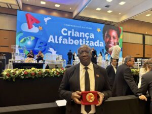 Prefeito Zé Martinho recebe Selo Ouro em Alfabetização em cerimônia em Brasília
