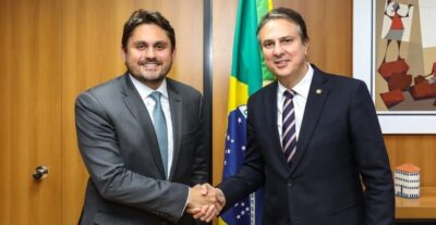 Juscelino se reúne com Camilo Santana por conectividade nas escolas