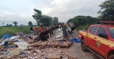 Acidente entre carreta e caçamba deixa um morto no interior do Maranhão