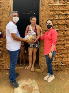 AÇÃO SOLIDÁRIA: Prefeito Júnior do Posto realiza entrega de centenas de cestas básicas em Itaipava do Grajaú