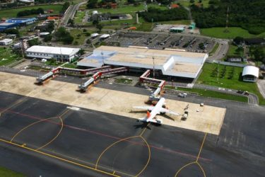 Homem com mandado de prisão por roubo é preso no aeroporto de São Luís