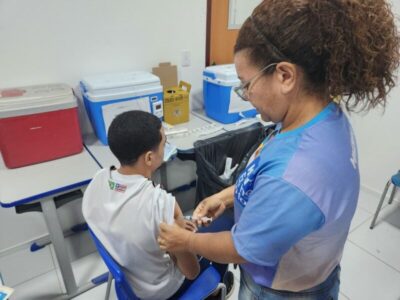 Governo promove ações de vacinação a alunos da rede estadual