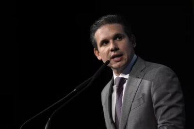 Hugo Motta cobra suspensão do IOF sobre risco sacado e amplia pressão sobre governo Lula