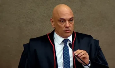 Citando possível fuga, Moraes nega devolver passaporte de Bolsonaro