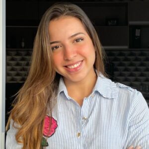 Amanda Gentil rebate fake news sobre voto em aumento da conta de energia e denuncia desinformação de vereador de Caxias
