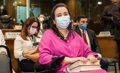 “Me sinto bem e disposta para continuar o trabalho”, diz Andreia Rezende