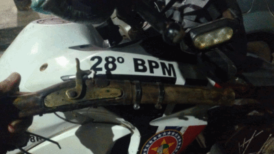 Urgente: Mulher armada é presa pela PM durante rondas em Itapecuru Mirim/MA.