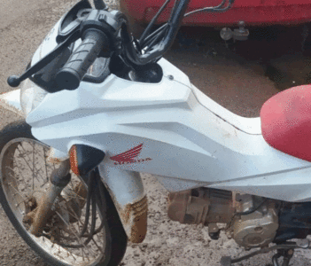 Na cara dura, dupla em moto roubada dá de cara com Polícia Militar em Itapecuru-Mirim/MA.