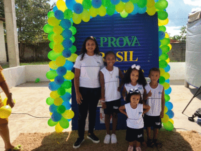 SEMED de Presidente Vargas apresenta Prova Brasil e o modelo do novo fardamento escolar aos professores da rede municipal de ensino.