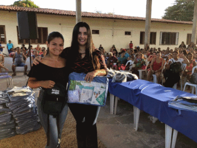 Prefeita Fabiana inova com a entrega de uniformes e materiais escolares para os alunos da Rede Municipal de Ensino.