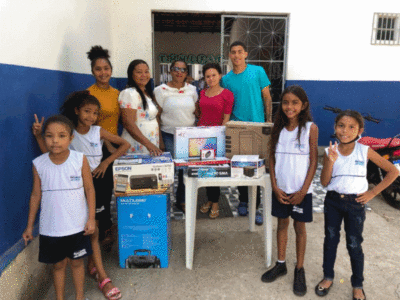 PRESIDENTE VARGAS/MA: A prefeita Fabiana Mendes estrutura Unidades Escolares da Rede com mobiliários novos.