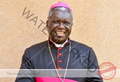 Arcebispo contraria Vaticano e proíbe bênção a casais homoafetivos