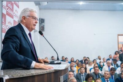 Arnaldo Melo exalta a importância da democracia e do Parlamento na sociedade