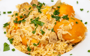 Arroz com pequi, salpicão, mocotó, salada de maionese e outros estão entre os piores pratos para os brasileiros