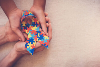 Justiça determina redução de jornada de professora para cuidar de filho com autismo em Santa Inês