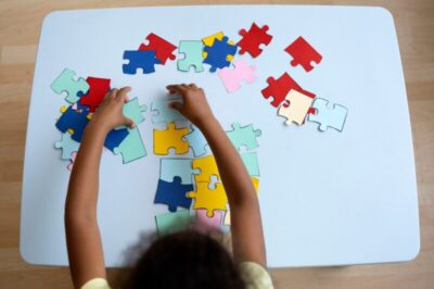Justiça de Lago da Pedra condena escola por discriminar estudantes com autismo