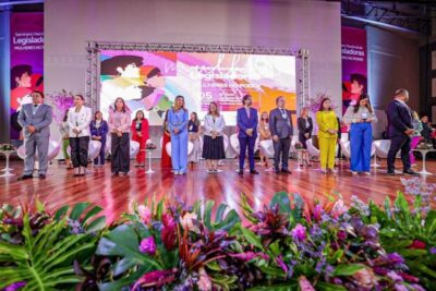 Mulheres de todo o país debatem fortalecimento da presença feminina nos espaços de poder
