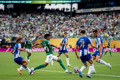 Palmeiras domina, cria chances, mas empata sem gols com o Porto no Mundial de Clubes