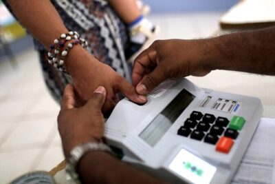 Pela segunda vez, candidatos negros superam os brancos em eleição