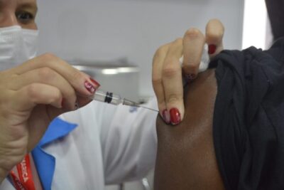 Iniciada campanha de vacinação bivalente contra a Covid-19