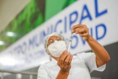 Aplicação da vacina bivalente para pessoas com 18 anos ou mais