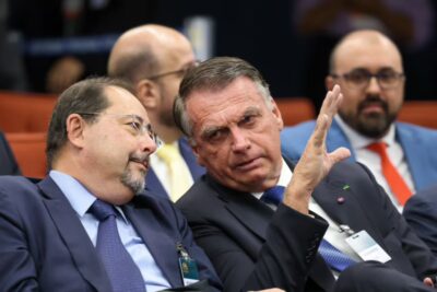 Bolsonaro ironiza Flávio Dino em postagem no X em meio a julgamento de denúncia no STF