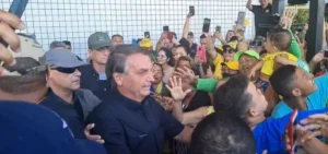 Bolsonaro é notificado pelo STF enquanto internado em UTI de hospital