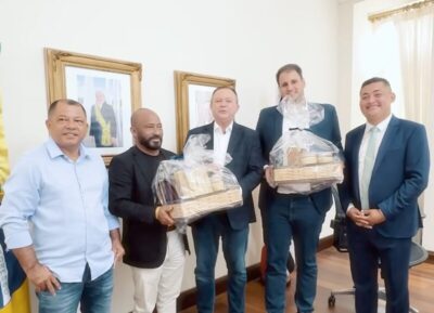 Brandão festeja “100 prefeitos recebidos em audiência” no Palácio dos Leões…
