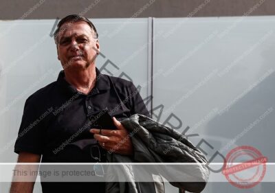 Bolsonaro fica em silêncio na Polícia Federal em depoimento sobre golpe