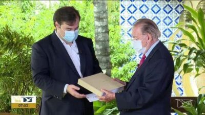 Câmara dos Deputados homenageia 90 anos do ex-presidente José Sarney com livro e documentário