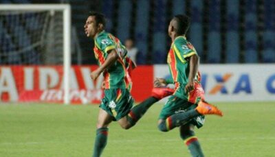 Com dois gols de falta, CRB vence Sampaio, se afasta da zona de rebaixamento e mantém adversário na vice-lanterna