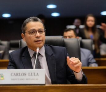 Agora promulgada, Lei de Carlos Lula garante vagas de emprego a mulheres vítimas de violência doméstica