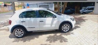 Jovem tem carro tomado de assalto na porta de casa em Timon