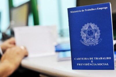 Empregos com carteira assinada fecham 2024 com volume recorde