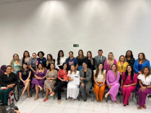 Casa da Mulher Brasileira recebe visita de deputadas para diálogo sobre políticas de combate à violência de gênero