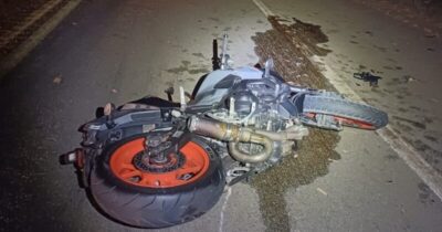 Colisão traseira envolvendo carro e moto é registrada na BR-402