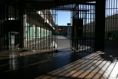 Tribunais irão promover mutirão para revisar prisões por porte de maconha para uso pessoal