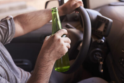 Tomar cerveja sem álcool pode dar multa de R$ 2.934,70 e suspensão de CNH por um ano