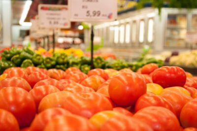 Inflação fica em 0,56% em março, pressionada por alimentos