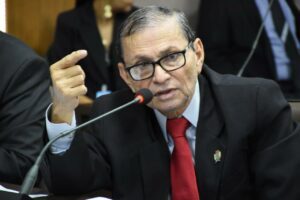 Coluna Aparte – Chico, só conselhos