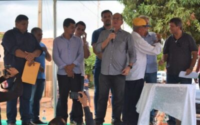 Com a presença de Hildo Rocha, prefeito Mercial Arruda inicia serviço com pavimentação asfáltica na Vila Tucum em Grajaú