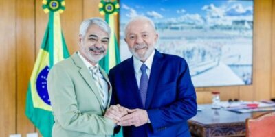 Novo presidente do PT, Humberto Costa garante Lula candidato em 2026 e defende aliança com o Centro