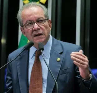“PSDB do Brasil inteiro reagiu contra apoio a anistia”, diz José Aníbal