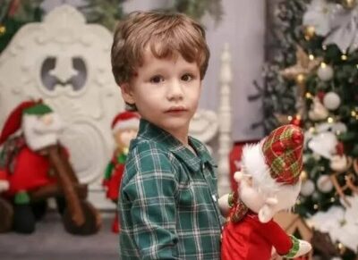 Menino autista de 3 anos morre após entrar no carro da mãe para brincar e ficar trancado